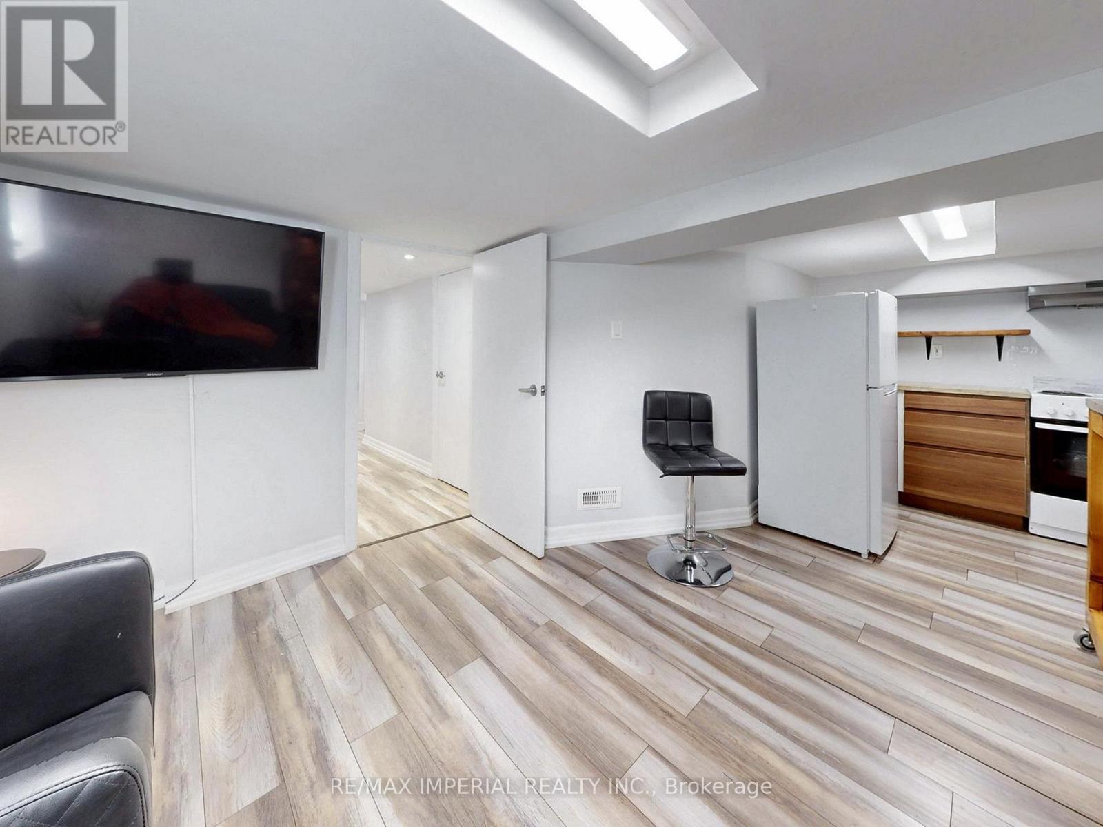598 Ridelle Avenue, Toronto, Ontario  M6B 1K9 - Photo 28 - W12436146