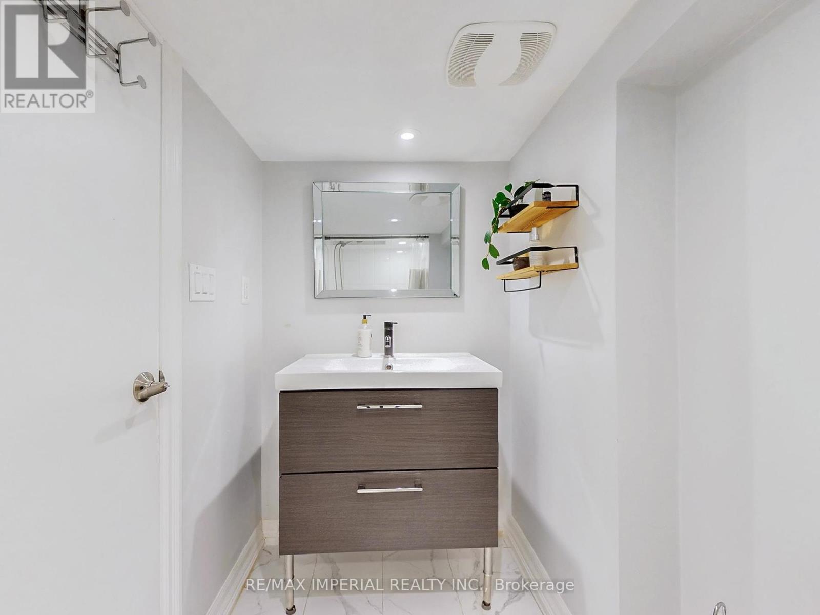 598 Ridelle Avenue, Toronto, Ontario  M6B 1K9 - Photo 35 - W12436146