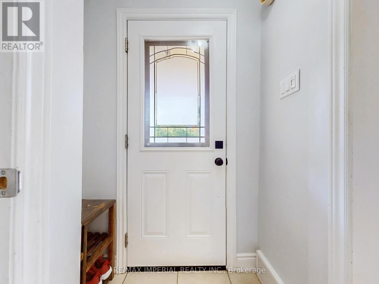 598 Ridelle Avenue, Toronto, Ontario  M6B 1K9 - Photo 4 - W12436146