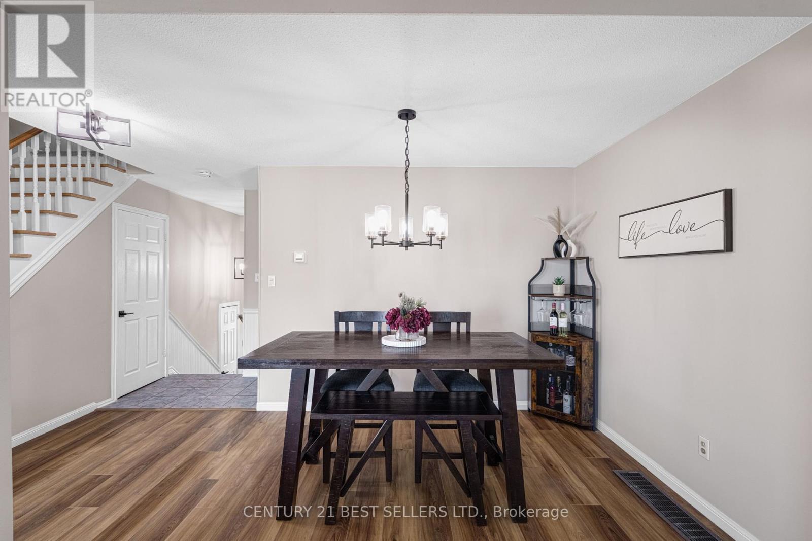 477 Ontario Street N, Milton, Ontario  L9T 3J4 - Photo 2 - W12436181