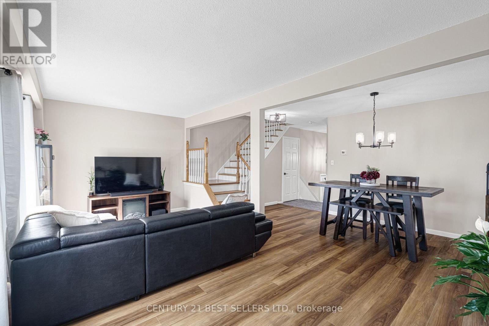 477 Ontario Street N, Milton, Ontario  L9T 3J4 - Photo 4 - W12436181