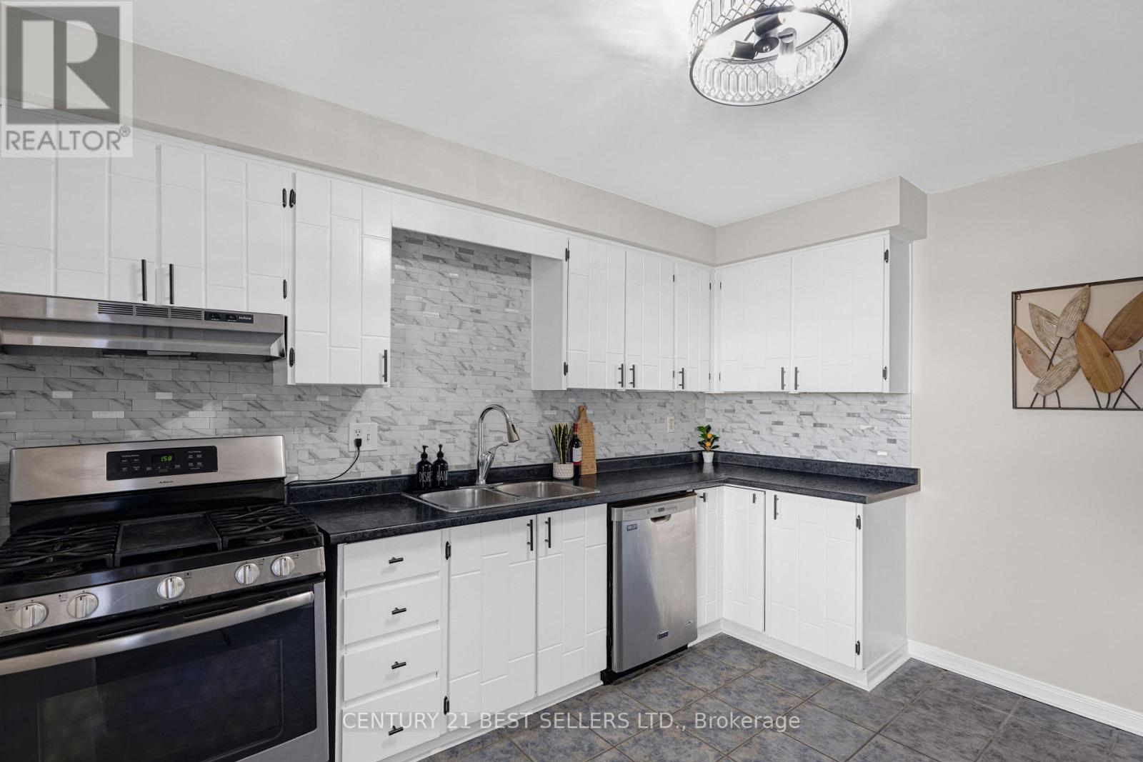 477 Ontario Street N, Milton, Ontario  L9T 3J4 - Photo 9 - W12436181