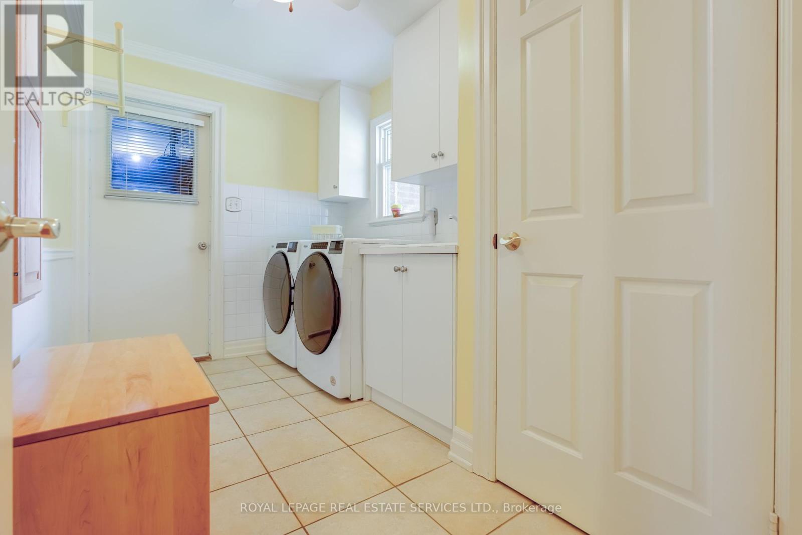 716 Cameron Court, Mississauga, Ontario  L5C 3B9 - Photo 13 - W12436194