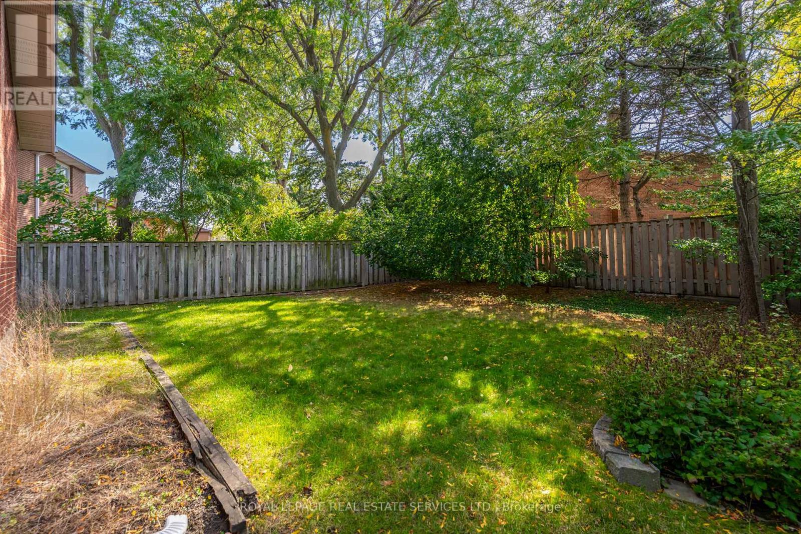 716 Cameron Court, Mississauga, Ontario  L5C 3B9 - Photo 25 - W12436194
