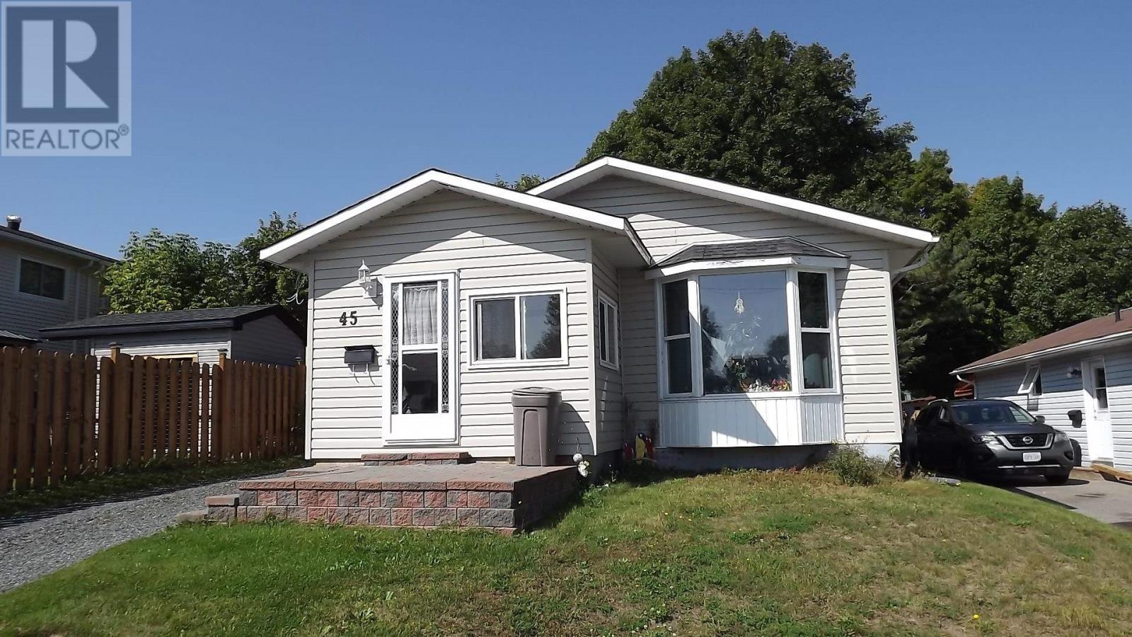 45 Laprairie CRES, Elliot Lake, Ontario