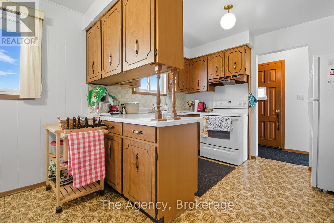 96 Elizabeth Street, Port Colborne (Killaly East), Ontario  L3K 2B8 - Photo 10 - X12436221