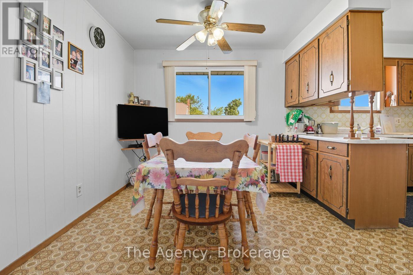 96 Elizabeth Street, Port Colborne (Killaly East), Ontario  L3K 2B8 - Photo 12 - X12436221