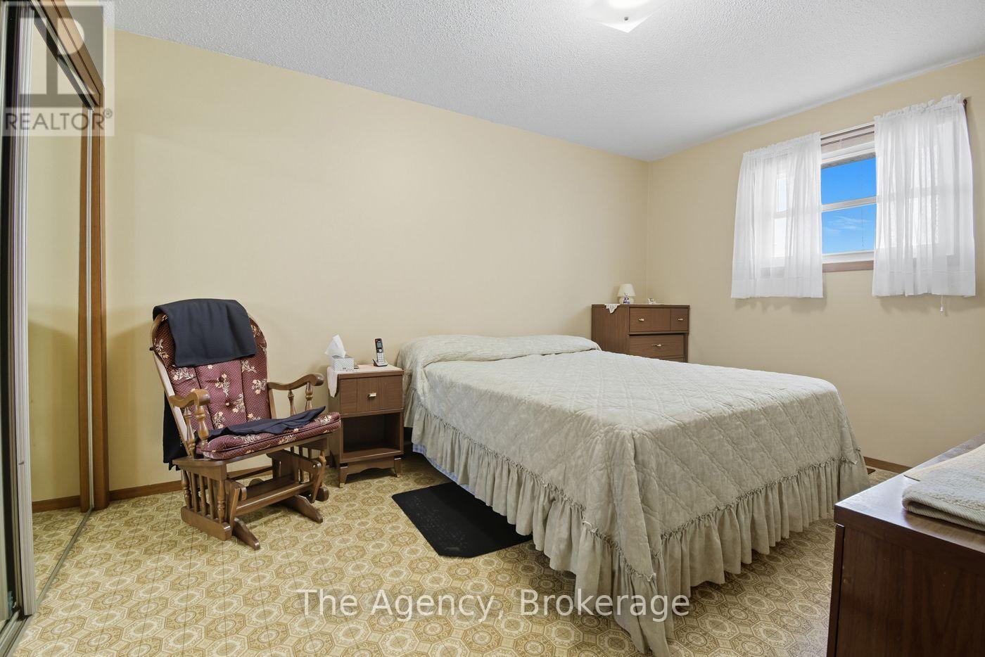 96 Elizabeth Street, Port Colborne (Killaly East), Ontario  L3K 2B8 - Photo 15 - X12436221