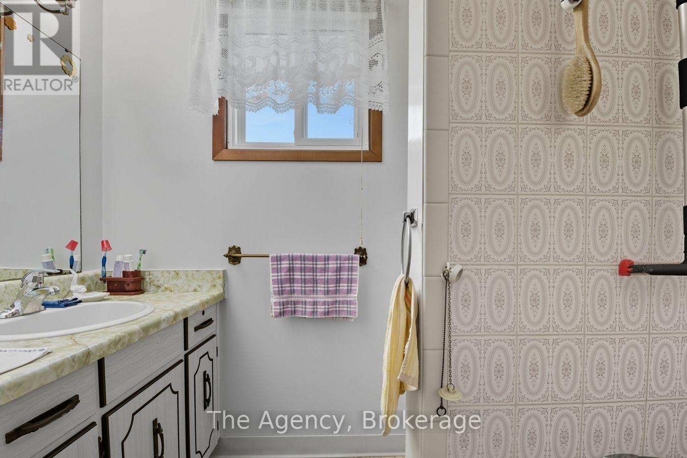 96 Elizabeth Street, Port Colborne (Killaly East), Ontario  L3K 2B8 - Photo 17 - X12436221