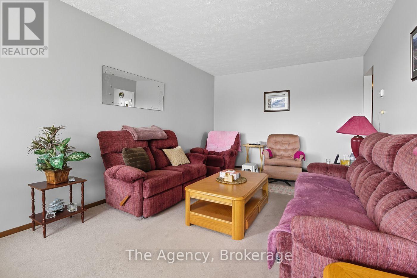 96 Elizabeth Street, Port Colborne (Killaly East), Ontario  L3K 2B8 - Photo 5 - X12436221