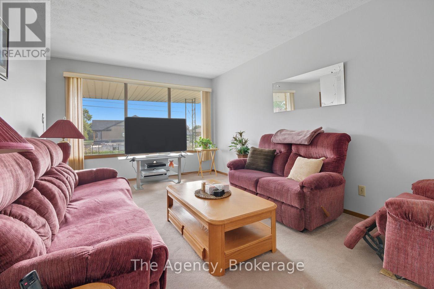 96 Elizabeth Street, Port Colborne (Killaly East), Ontario  L3K 2B8 - Photo 6 - X12436221