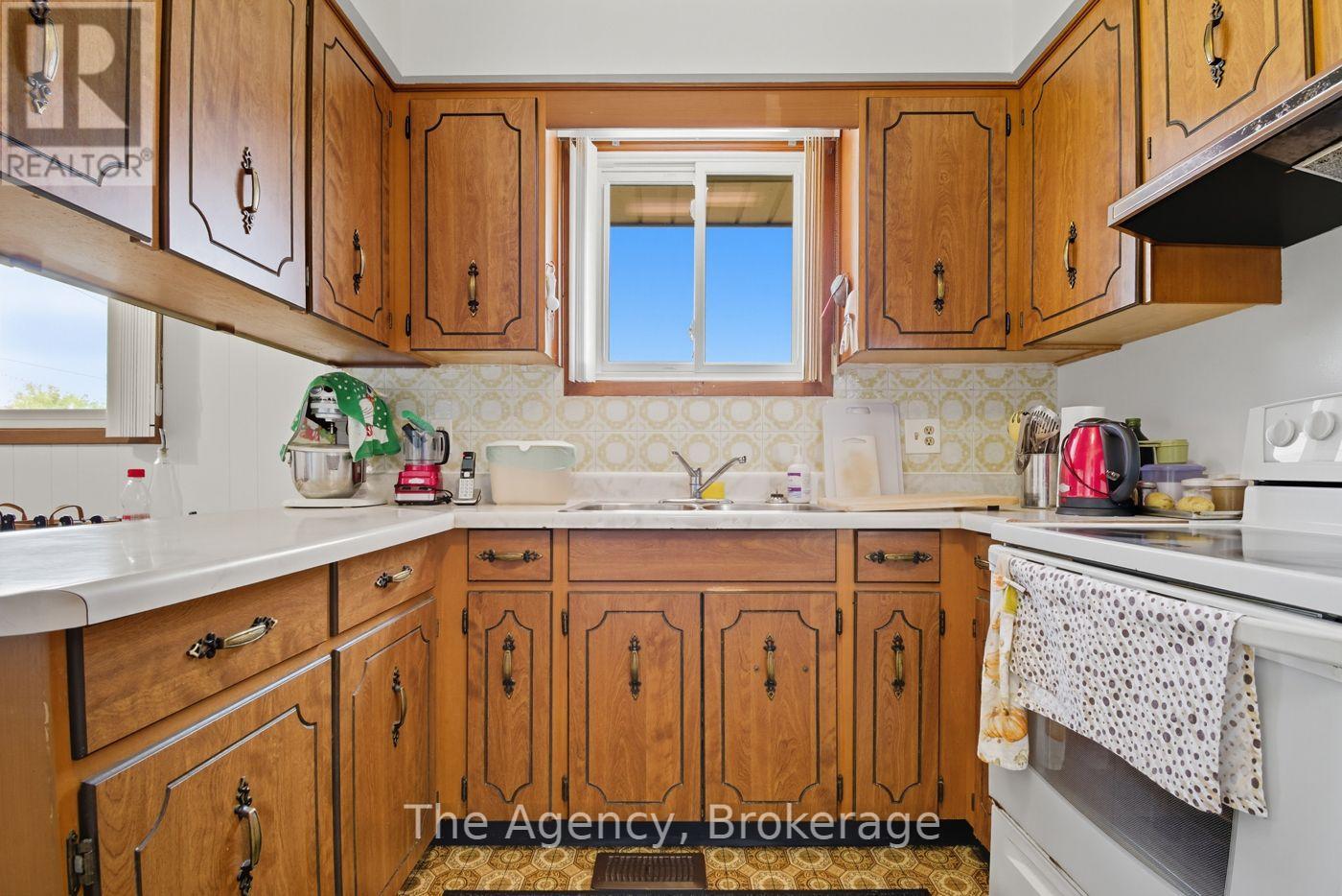 96 Elizabeth Street, Port Colborne (Killaly East), Ontario  L3K 2B8 - Photo 9 - X12436221
