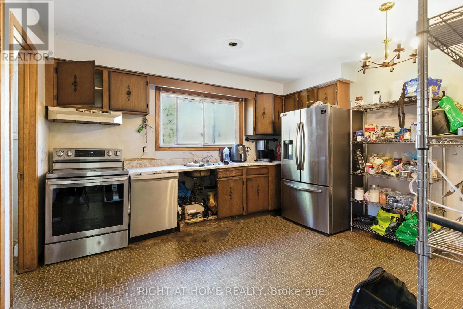 4363 Meadowvale Drive, Niagara Falls, Ontario  L2E 5W8 - Photo 10 - X12436123