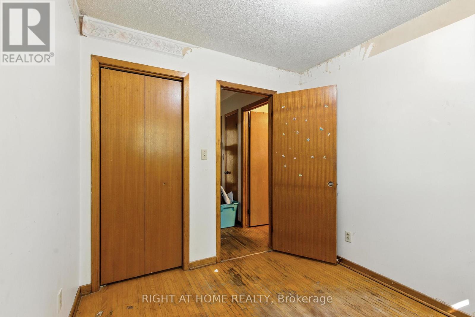 4363 Meadowvale Drive, Niagara Falls, Ontario  L2E 5W8 - Photo 12 - X12436123