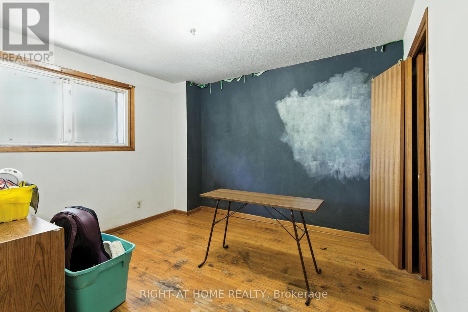 4363 Meadowvale Drive, Niagara Falls, Ontario  L2E 5W8 - Photo 17 - X12436123