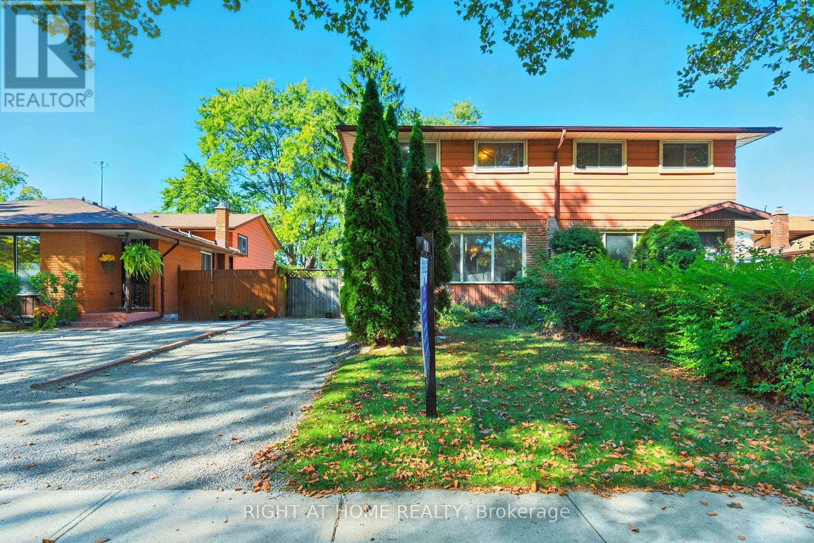 4363 Meadowvale Drive, Niagara Falls, Ontario  L2E 5W8 - Photo 2 - X12436123