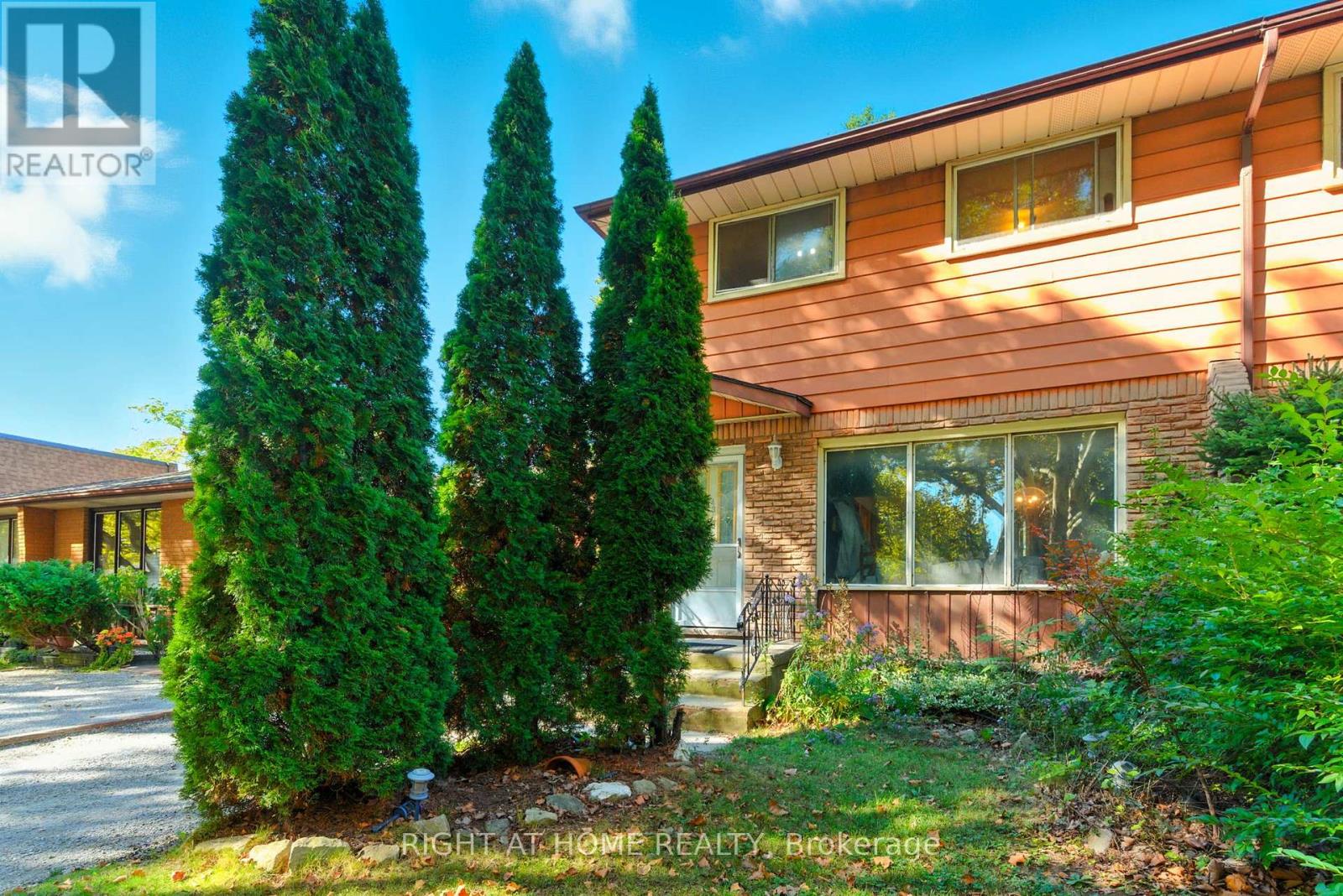 4363 Meadowvale Drive, Niagara Falls, Ontario  L2E 5W8 - Photo 4 - X12436123