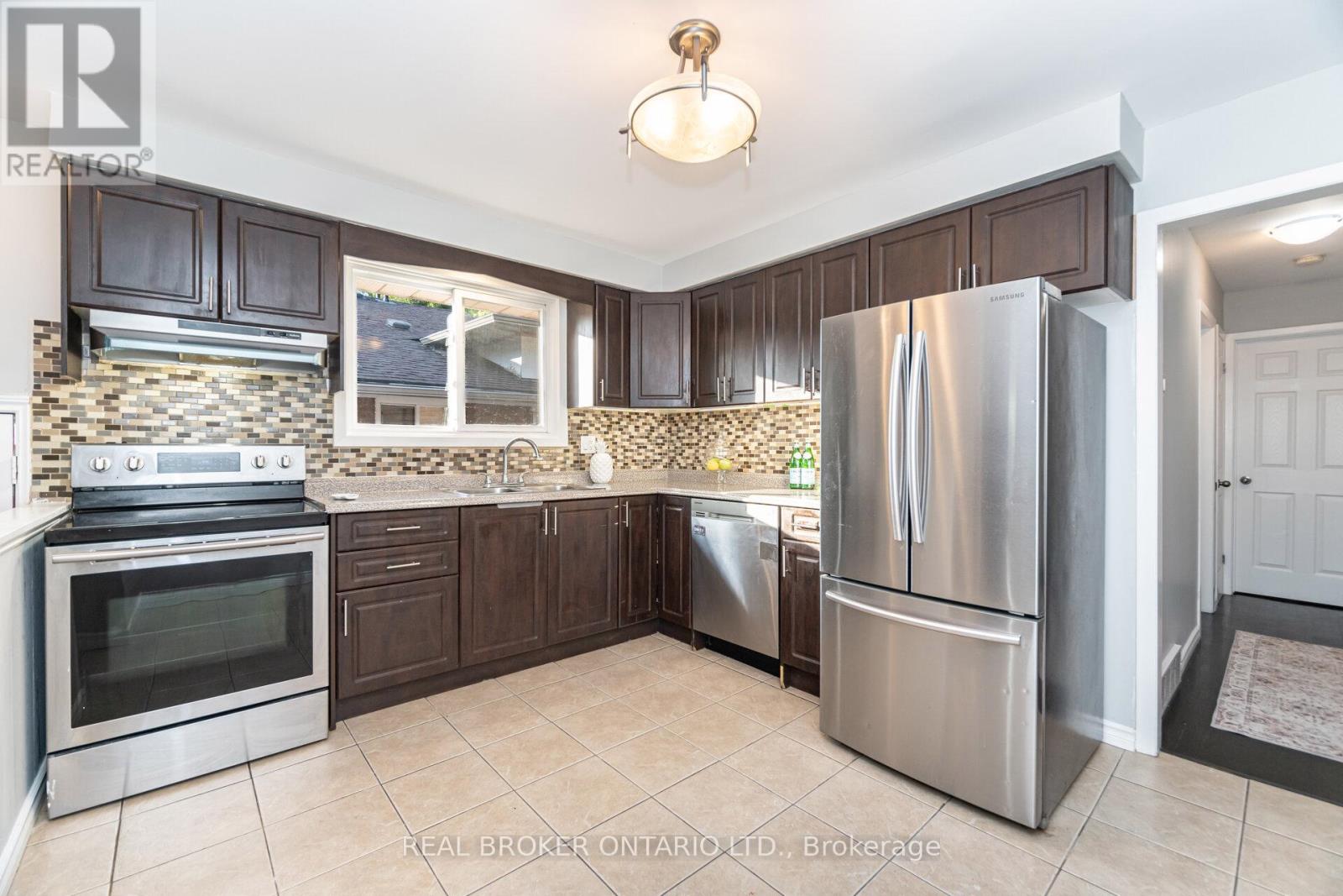 66 Gainsborough Road, Hamilton, Ontario  L8E 1E1 - Photo 14 - X12436140