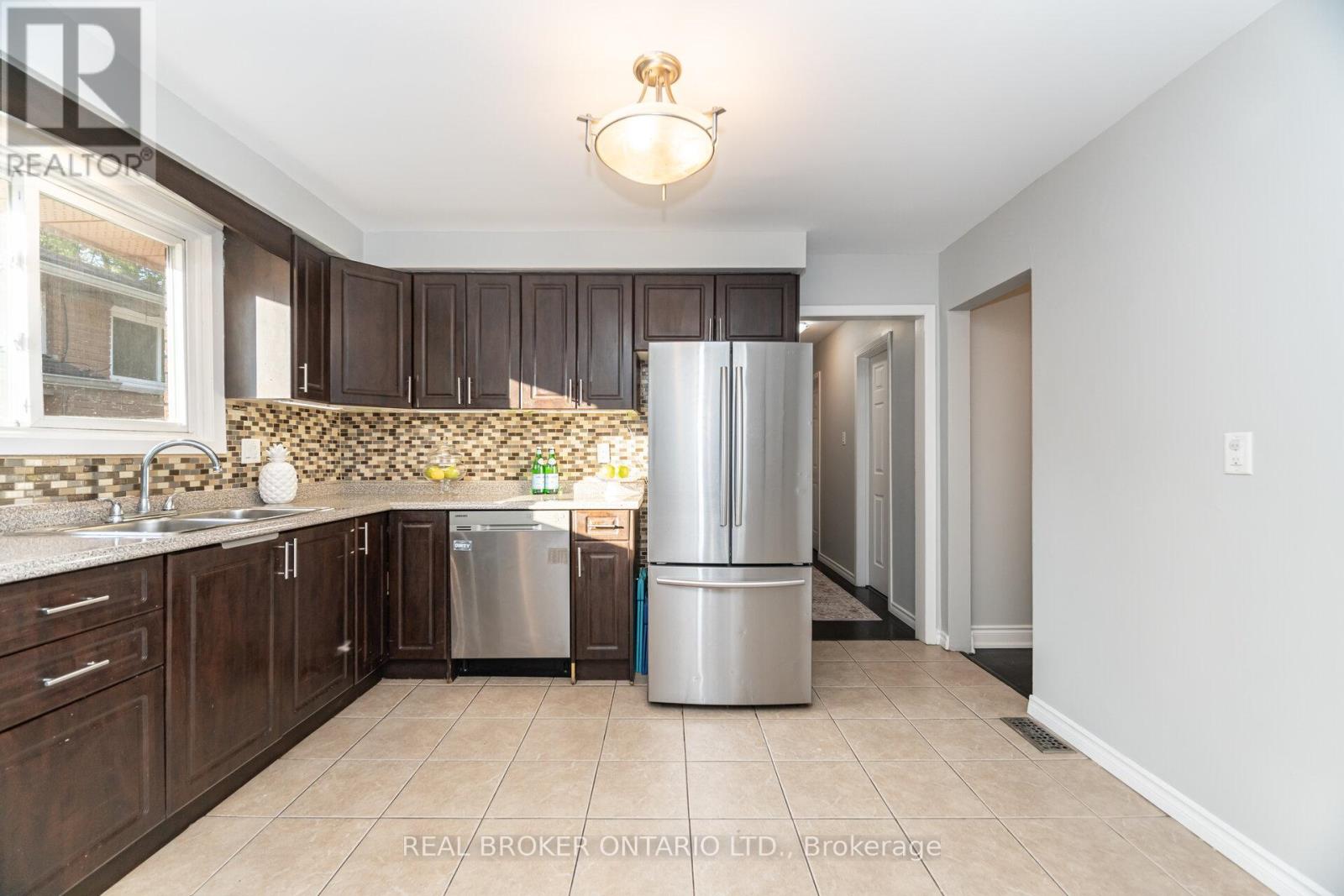 66 Gainsborough Road, Hamilton, Ontario  L8E 1E1 - Photo 17 - X12436140