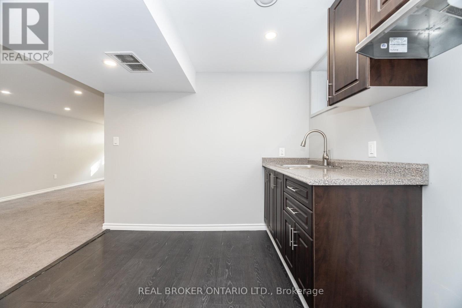 66 Gainsborough Road, Hamilton, Ontario  L8E 1E1 - Photo 31 - X12436140