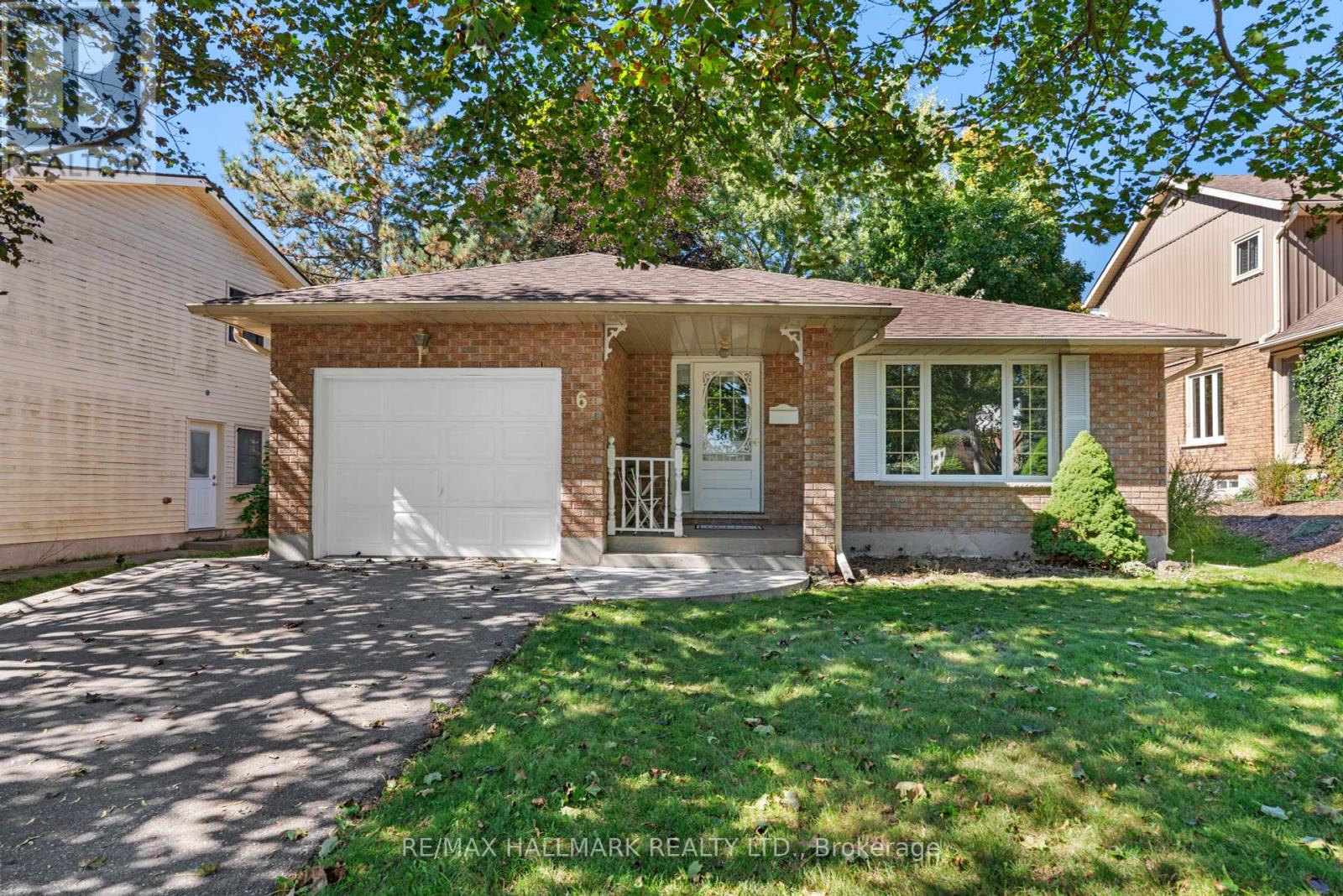 6 Youngman Drive, Guelph (Kortright West), Ontario  N1G 4H2 - Photo 1 - X12436172