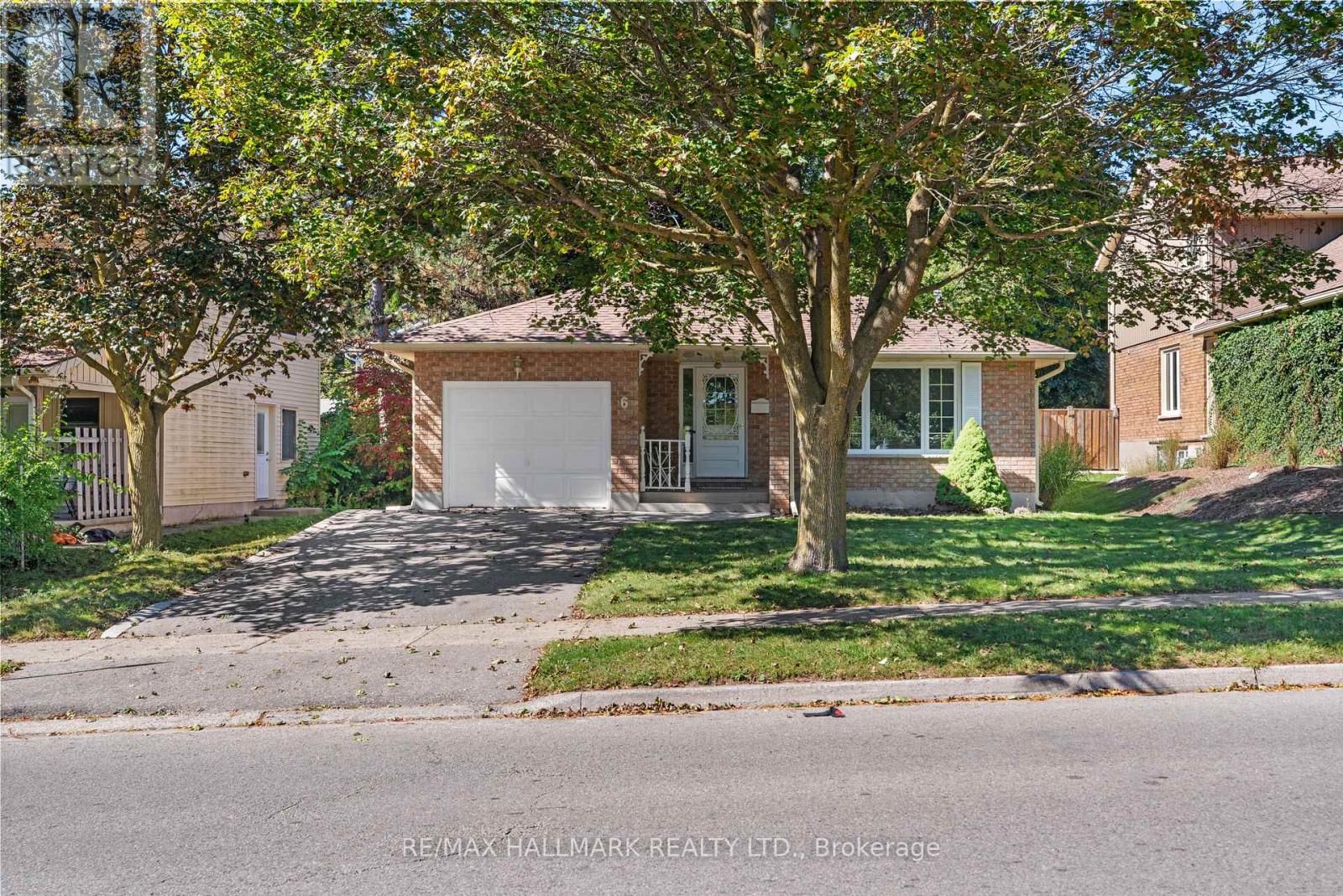 6 Youngman Drive, Guelph (Kortright West), Ontario  N1G 4H2 - Photo 2 - X12436172