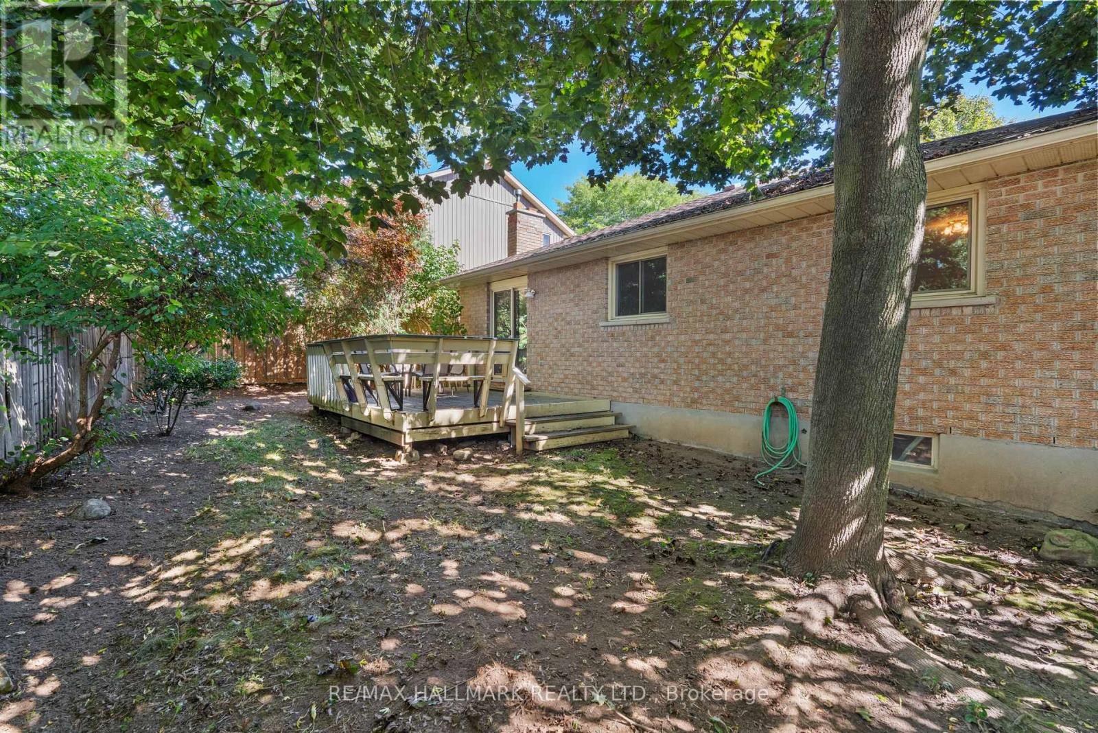 6 Youngman Drive, Guelph (Kortright West), Ontario  N1G 4H2 - Photo 35 - X12436172