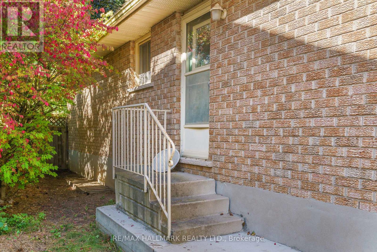 6 Youngman Drive, Guelph (Kortright West), Ontario  N1G 4H2 - Photo 37 - X12436172