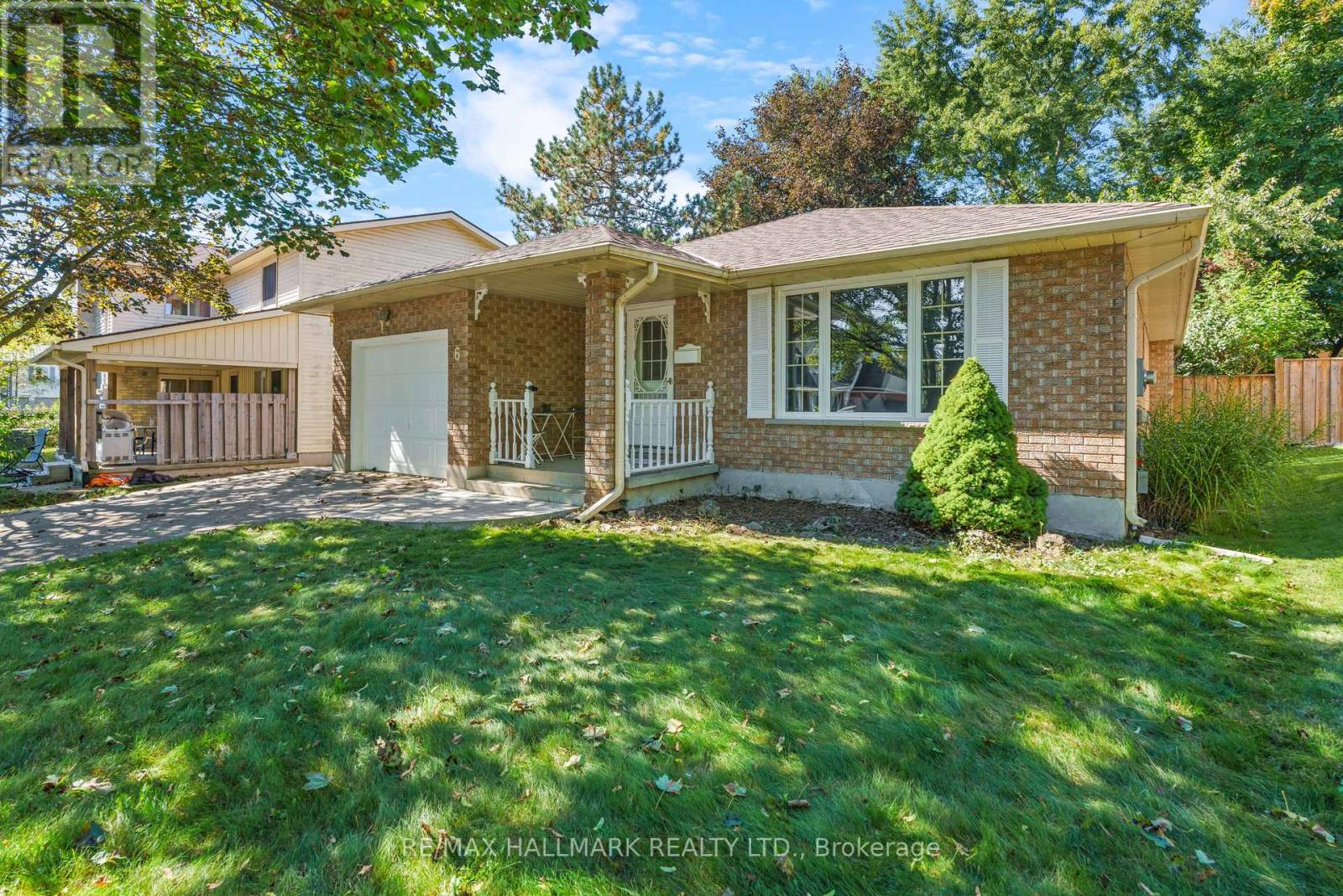 6 Youngman Drive, Guelph (Kortright West), Ontario  N1G 4H2 - Photo 4 - X12436172