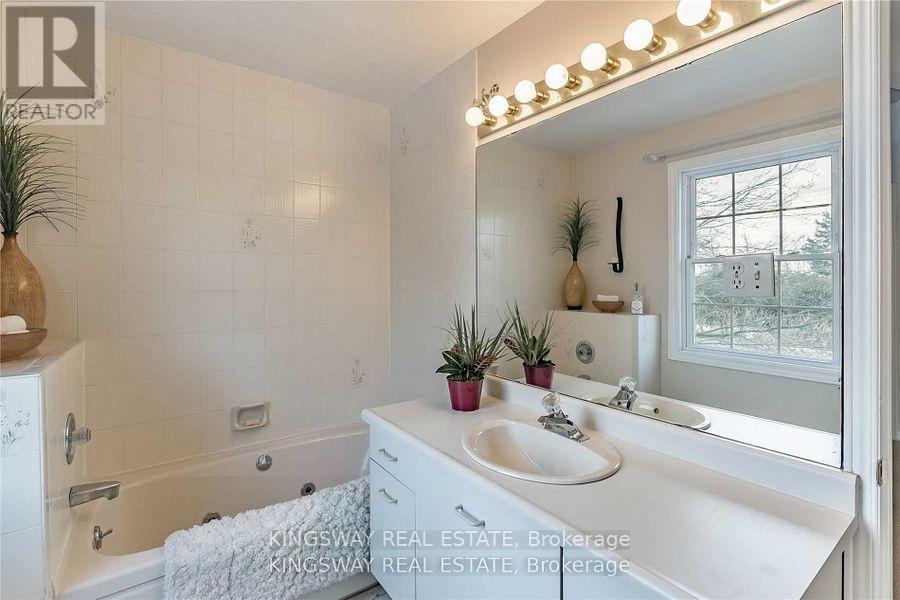 619 Millgrove Side Road, Hamilton, Ontario  L9H 5E2 - Photo 11 - X12436190