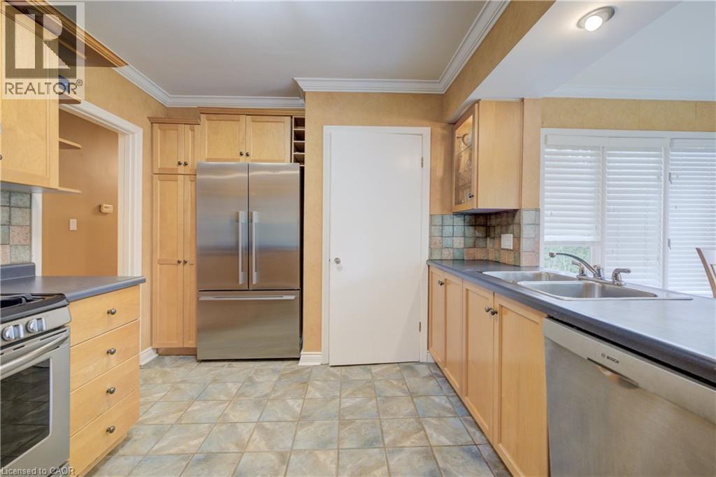 646 Iroquois Avenue, Ancaster, Ontario  L9G 3B4 - Photo 5 - 40771436