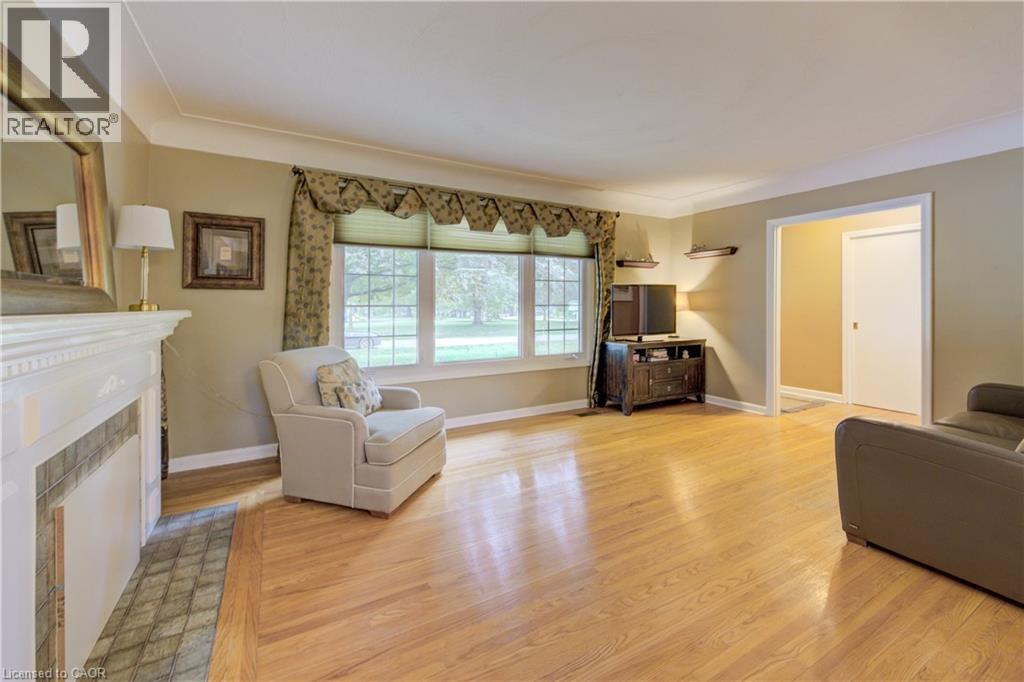 646 Iroquois Avenue, Ancaster, Ontario  L9G 3B4 - Photo 14 - 40771436
