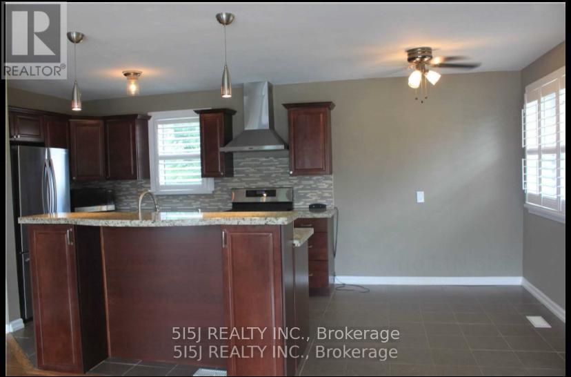 212 Lee Avenue, Whitby, Ontario  L1N 5L3 - Photo 3 - E12429938