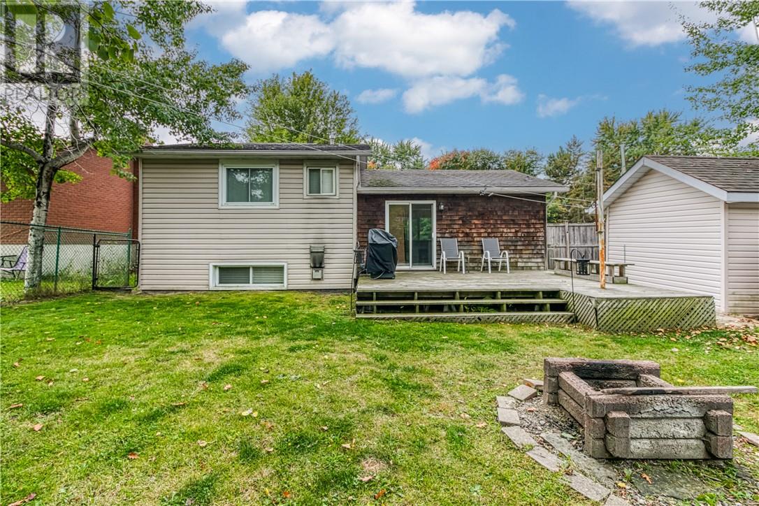1126 Lakeshore Drive, Greater Sudbury, Ontario  P3B 1E4 - Photo 18 - 2124997