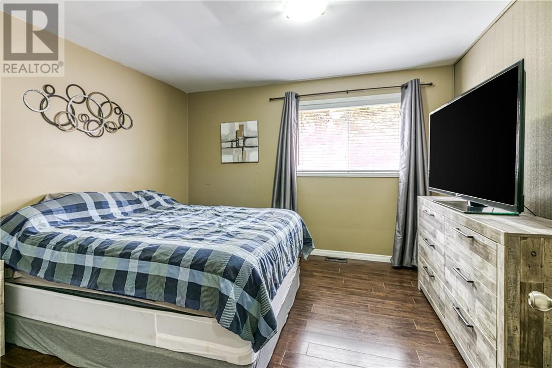 1126 Lakeshore Drive, Greater Sudbury, Ontario  P3B 1E4 - Photo 9 - 2124997