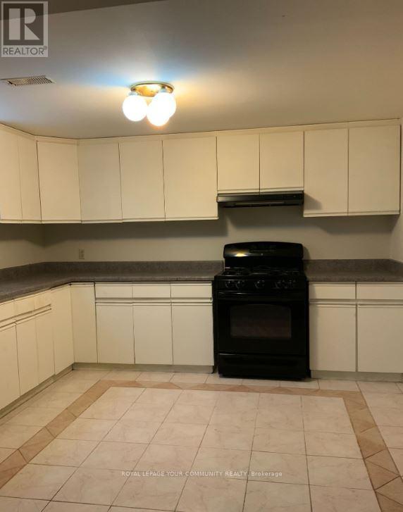 89 Bond Crescent, Richmond Hill, Ontario  L4E 3K8 - Photo 3 - N12333306