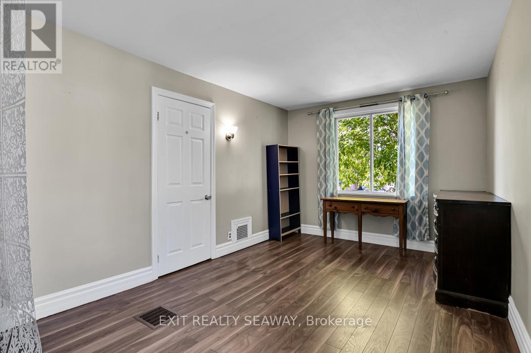 1315 Cumberland Street, Cornwall, Ontario  K6J 4K8 - Photo 12 - X12436281