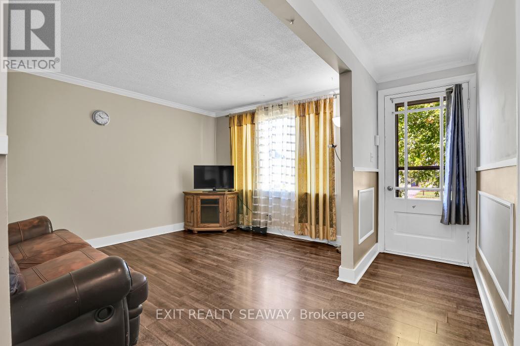 1315 Cumberland Street, Cornwall, Ontario  K6J 4K8 - Photo 3 - X12436281