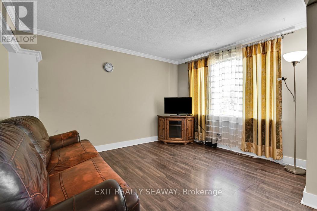 1315 Cumberland Street, Cornwall, Ontario  K6J 4K8 - Photo 4 - X12436281