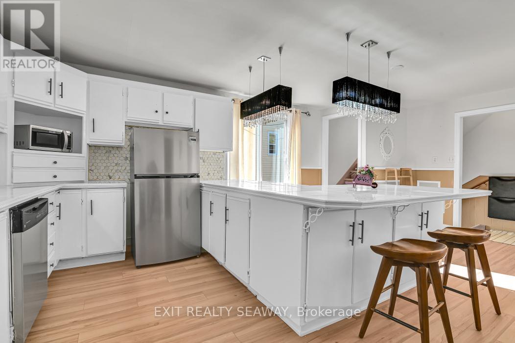 1315 Cumberland Street, Cornwall, Ontario  K6J 4K8 - Photo 8 - X12436281