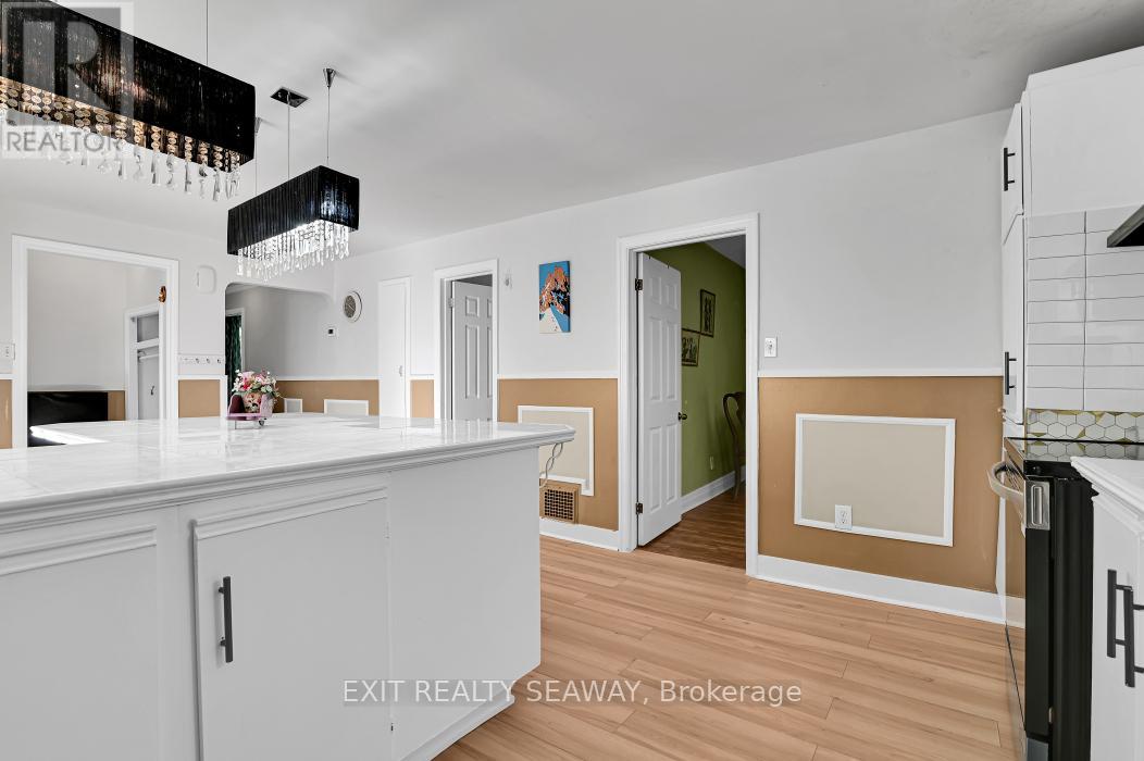 1315 Cumberland Street, Cornwall, Ontario  K6J 4K8 - Photo 9 - X12436281