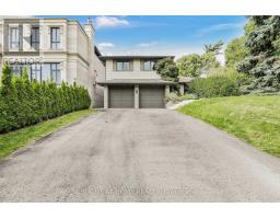 8 HILLAVON DRIVE, Toronto, Ontario