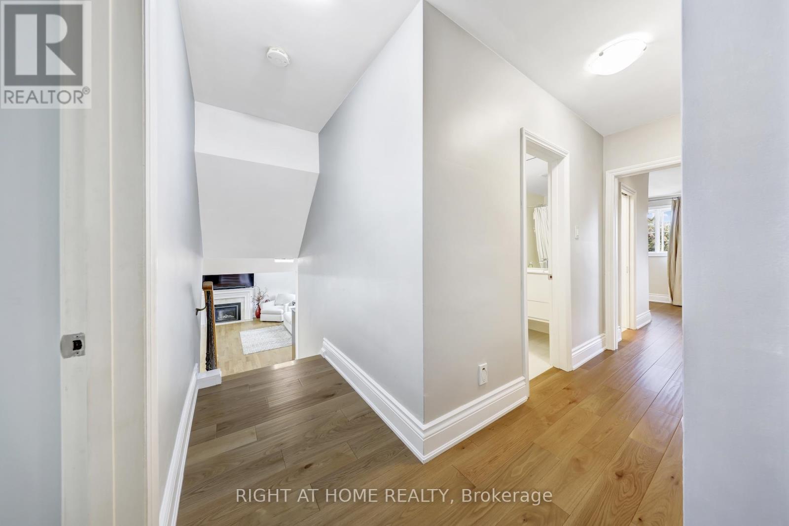 8 Hillavon Drive, Toronto, Ontario  M9B 2P5 - Photo 19 - W12386786