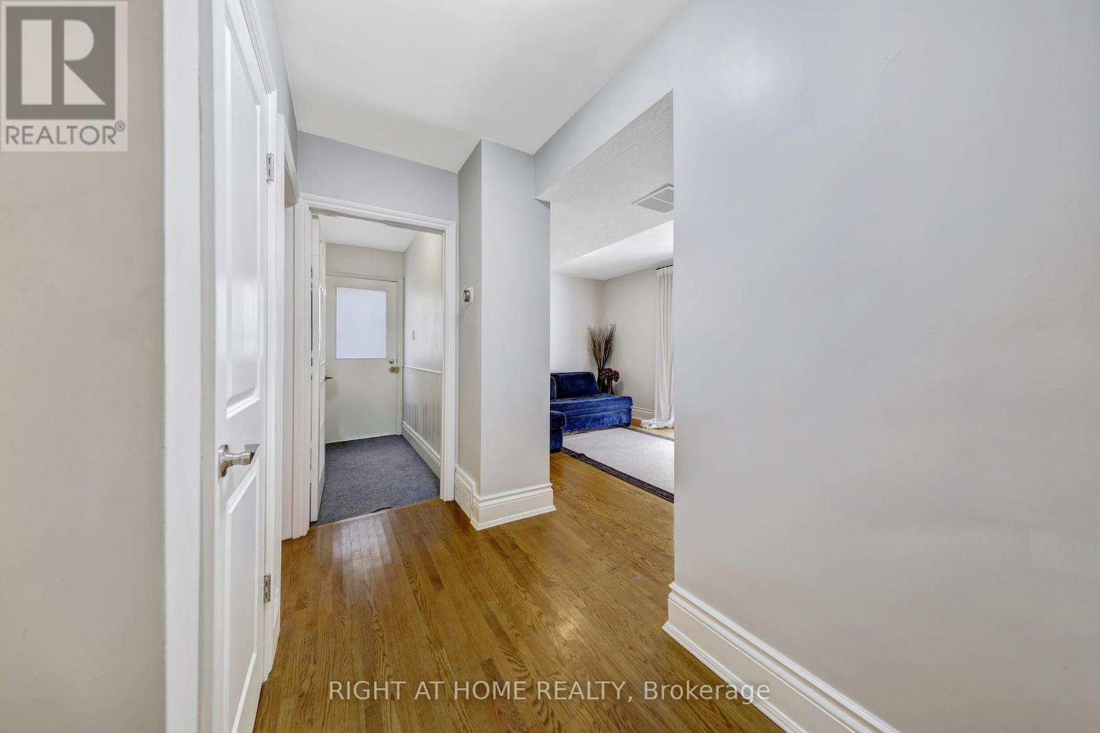 8 Hillavon Drive, Toronto, Ontario  M9B 2P5 - Photo 31 - W12386786