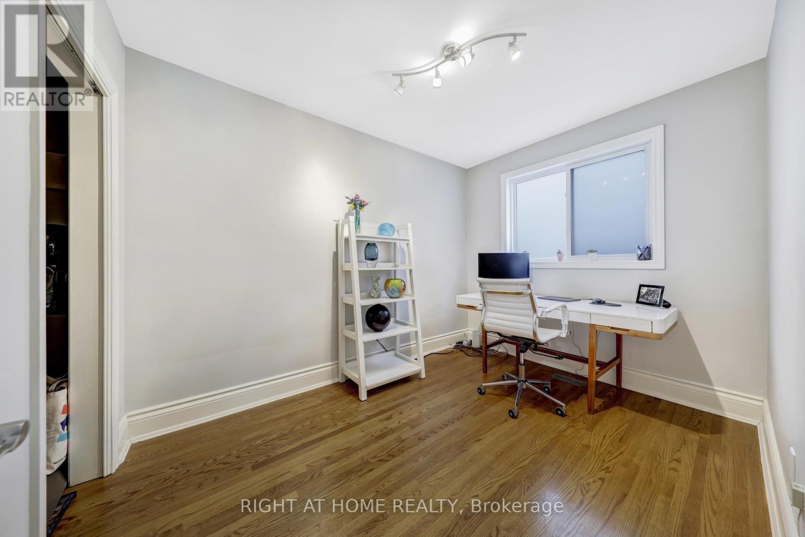 8 Hillavon Drive, Toronto, Ontario  M9B 2P5 - Photo 28 - W12386786