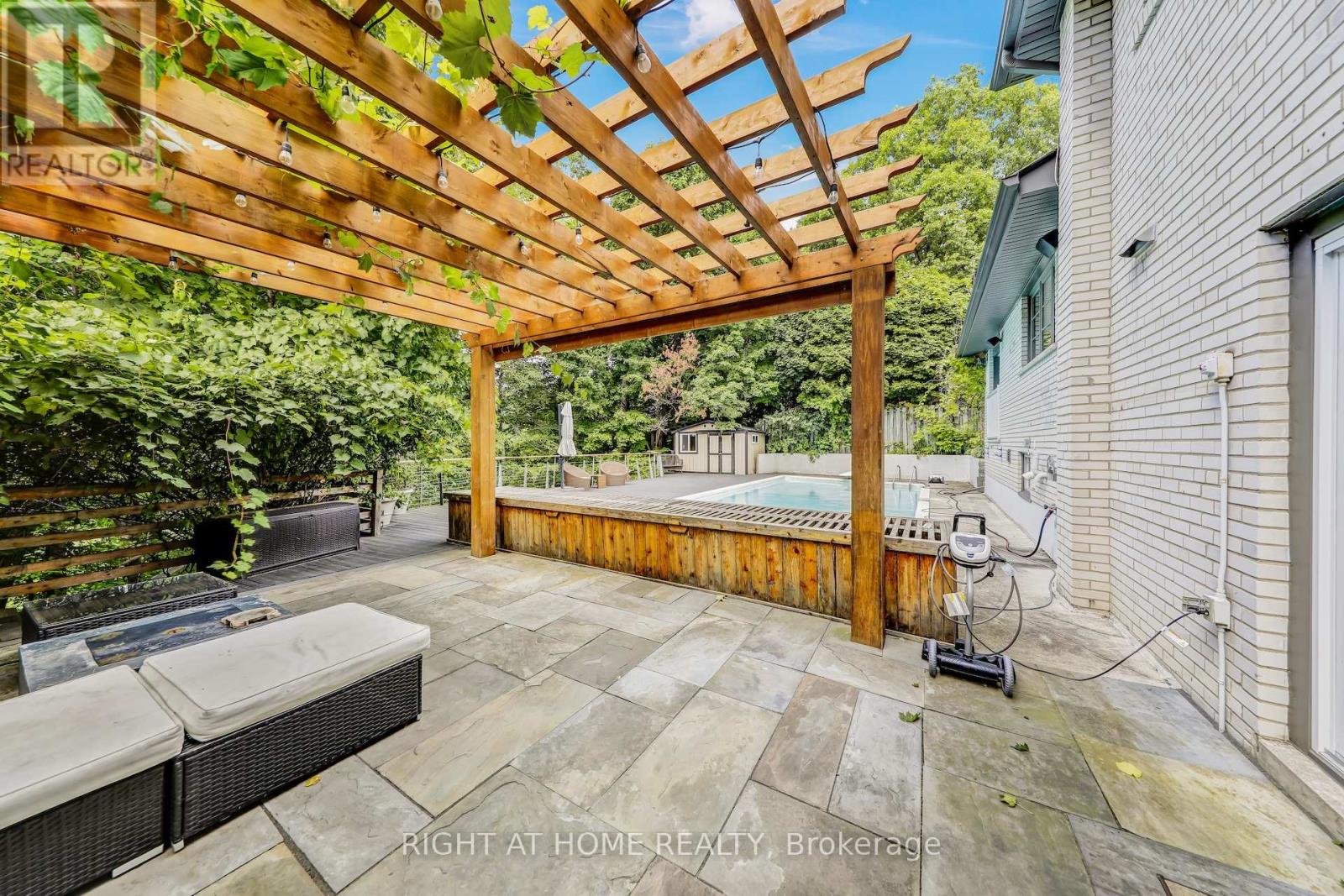 8 Hillavon Drive, Toronto, Ontario  M9B 2P5 - Photo 3 - W12386786