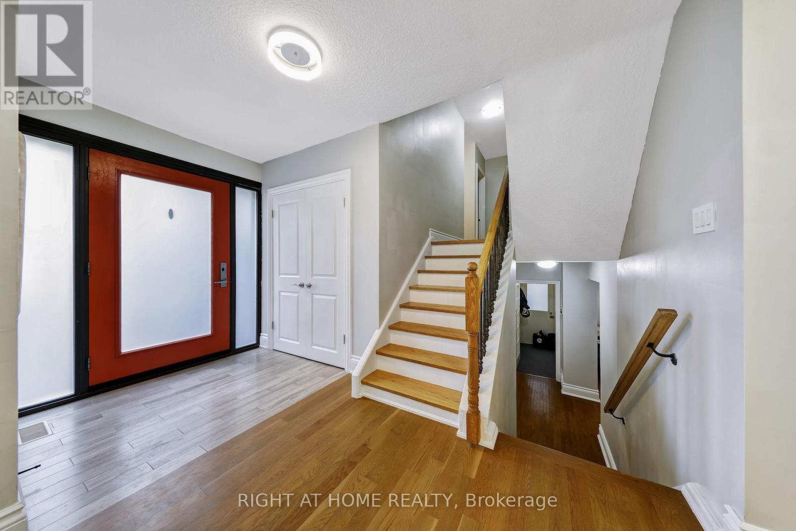 8 Hillavon Drive, Toronto, Ontario  M9B 2P5 - Photo 8 - W12386786