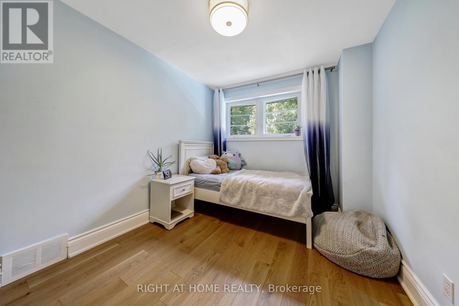 8 Hillavon Drive, Toronto, Ontario  M9B 2P5 - Photo 26 - W12386786
