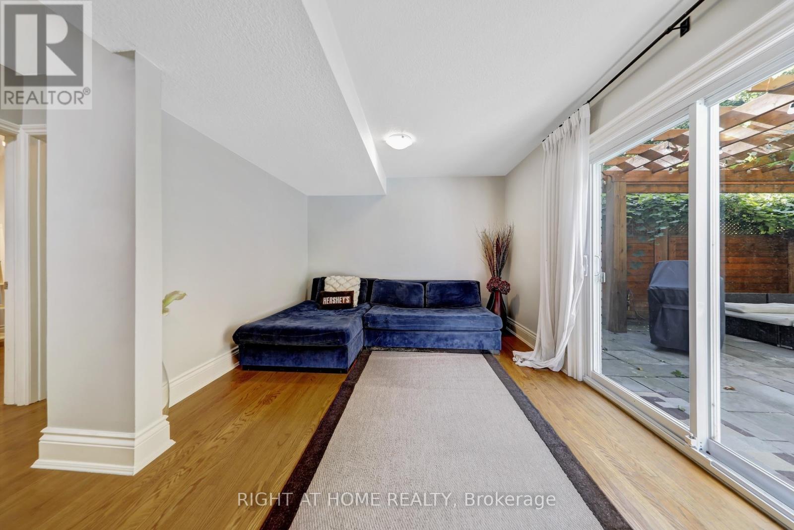 8 Hillavon Drive, Toronto, Ontario  M9B 2P5 - Photo 32 - W12386786
