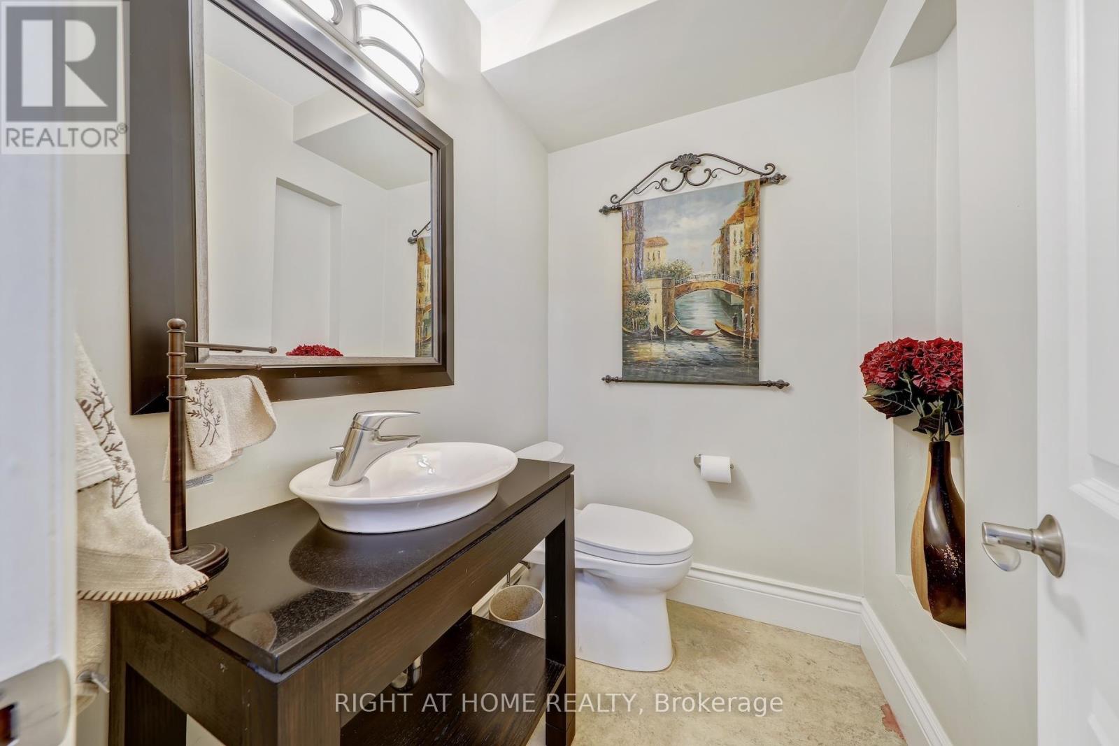 8 Hillavon Drive, Toronto, Ontario  M9B 2P5 - Photo 30 - W12386786